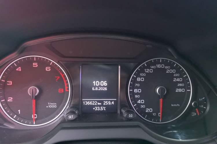 Used Audi Q5 2018 Collector's Edition 40 TFSI Ambition Model Odometer Close Up