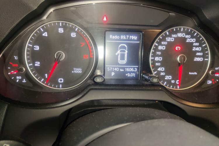 Used Audi Q5 2018 Collector's Edition 40 TFSI Technology Model Odometer Close Up