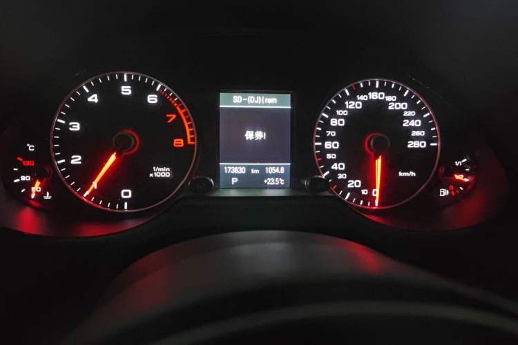 Used Audi Q5 2018 Collector's Edition 40 TFSI Technology Model Odometer Close Up