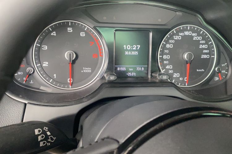 Used Audi Q5 2018 Collector's Edition 40 TFSI Technology Model Odometer Close Up