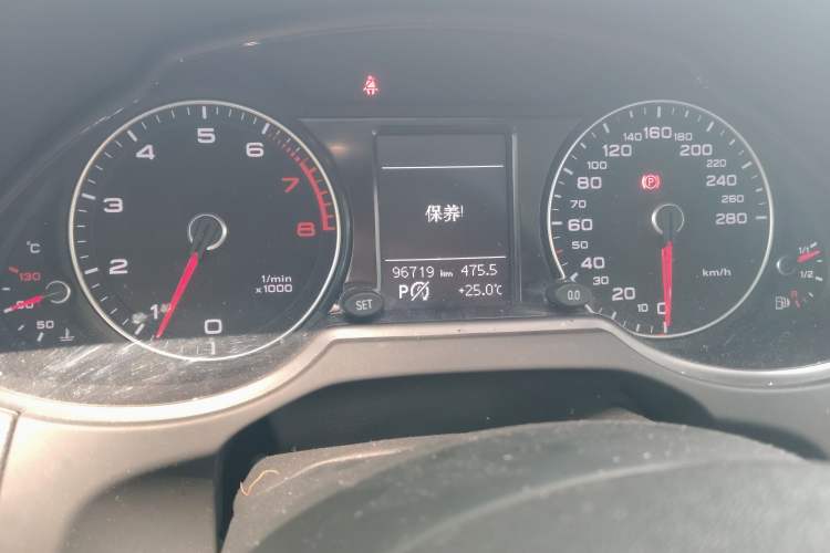 Used Audi Q5 2018 Collector's Edition 40 TFSI Ambition Model Odometer Close Up
