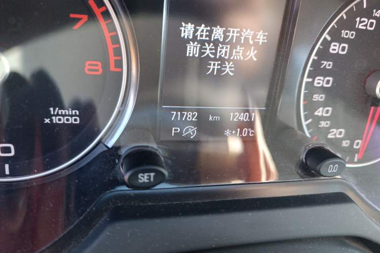 Used Audi Q5 2018 Collector's Edition 40 TFSI Technology Model Odometer Close Up