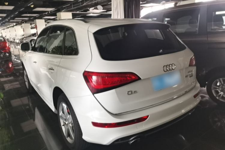 Used Audi Q5 2018 Collector's Edition 40 TFSI Ambition Model Rear Left 45 Deg
