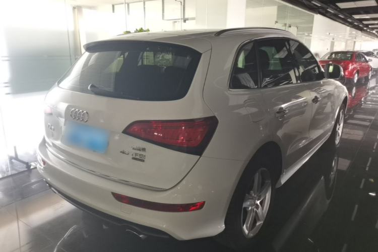 Used Audi Q5 2018 Collector's Edition 40 TFSI Ambition Model Rear Right 45 Deg