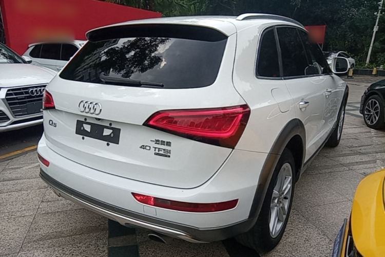 Used Audi Q5 2018 Collector's Edition 40 TFSI Technology Model Rear Right 45 Deg