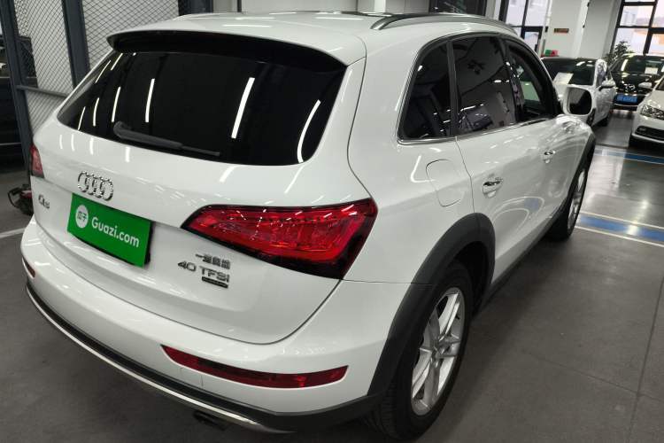 Used Audi Q5 2018 Collector's Edition 40 TFSI Technology Model Rear Right 45 Deg
