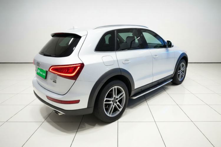 Used Audi Q5 2018 Collector's Edition 40 TFSI Technology Model Rear Right 45 Deg