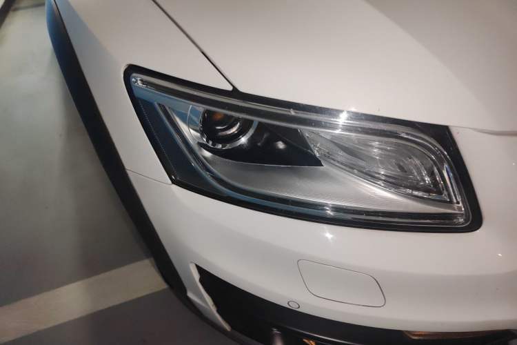 Used Audi Q5 2018 Collector's Edition 40 TFSI Technology Model Right Front Headlight