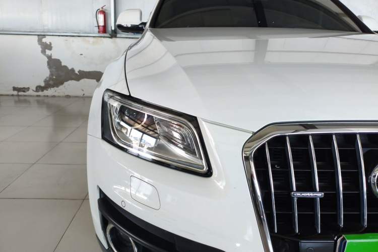 Used Audi Q5 2018 Collector's Edition 40 TFSI Technology Model Right Front Headlight