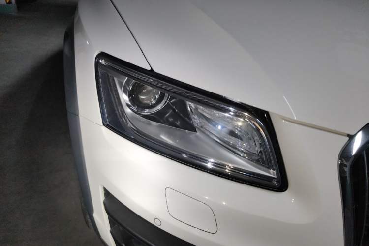 Used Audi Q5 2018 Collector's Edition 40 TFSI Technology Model Right Front Headlight