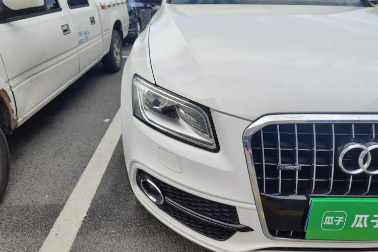 Used Audi Q5 2018 Collector's Edition 40 TFSI Ambition Model Right Front Headlight