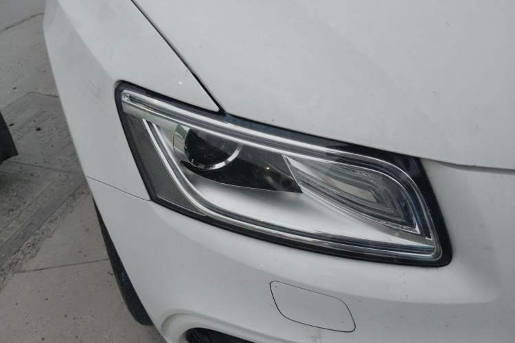 Used Audi Q5 2018 Collector's Edition 40 TFSI Technology Model Right Front Headlight