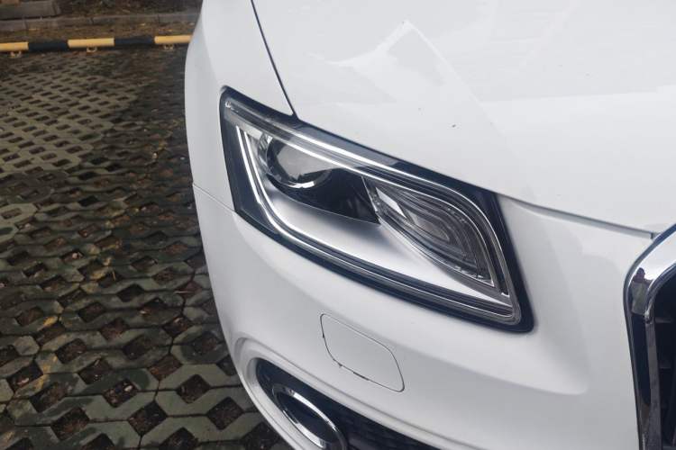 Used Audi Q5 2018 Collector's Edition 40 TFSI Ambition Model Right Front Headlight