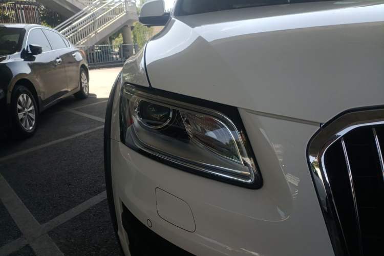 Used Audi Q5 2018 Collector's Edition 40 TFSI Technology Model Right Front Headlight