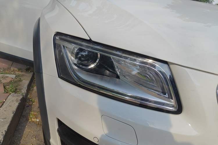 Used Audi Q5 2018 Collector's Edition 40 TFSI Technology Model Right Front Headlight