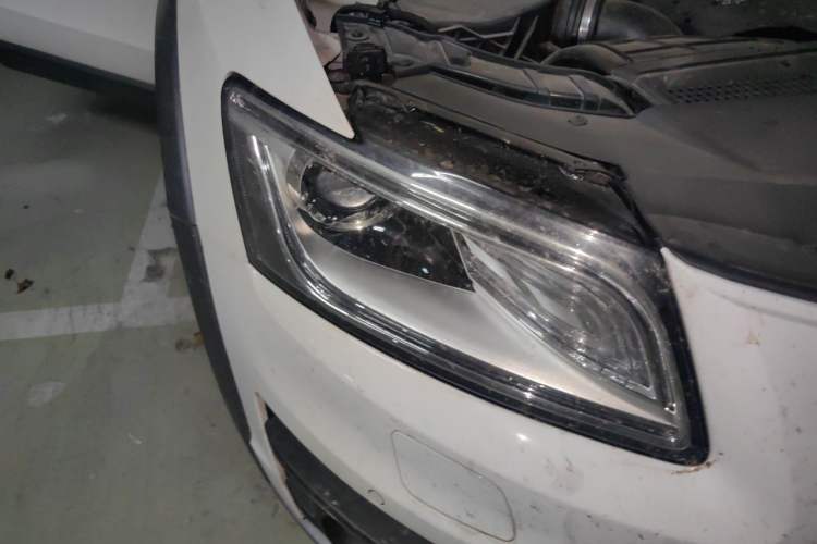 Used Audi Q5 2018 Collector's Edition 40 TFSI Technology Model Right Front Headlight