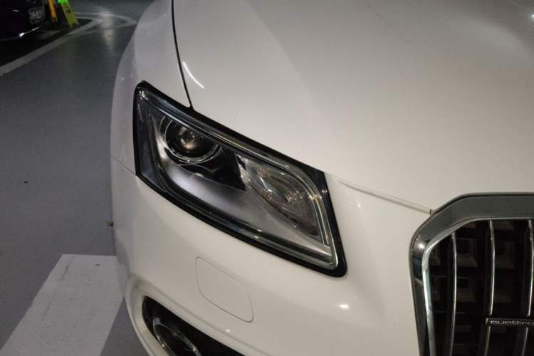 Used Audi Q5 2018 Collector's Edition 40 TFSI Ambition Model Right Front Headlight