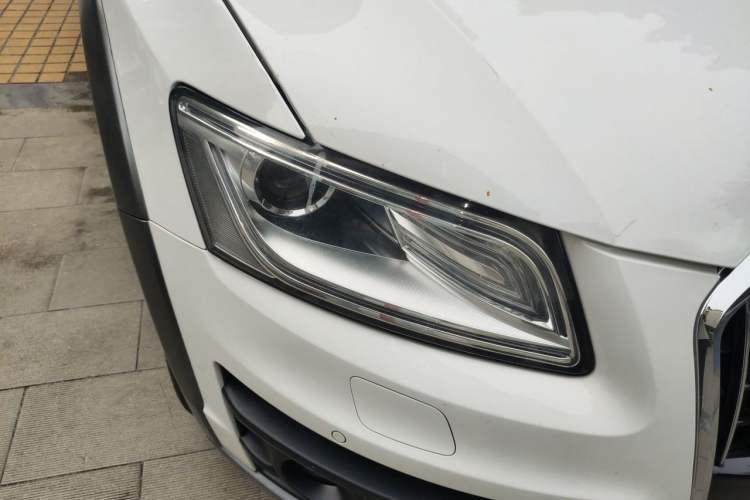 Used Audi Q5 2018 Collector's Edition 40 TFSI Technology Model Right Front Headlight
