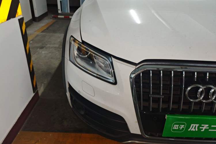Used Audi Q5 2018 Collector's Edition 40 TFSI Technology Model Right Front Headlight