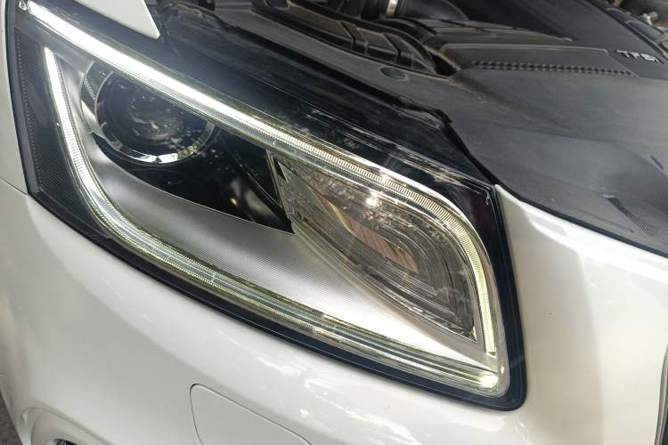 Used Audi Q5 2018 Collector's Edition 40 TFSI Ambition Model Right Front Headlight