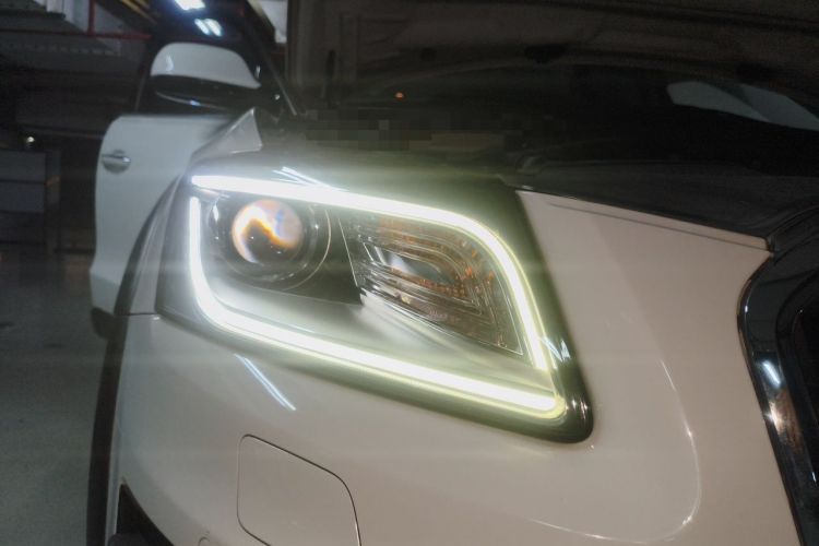 Used Audi Q5 2018 Collector's Edition 40 TFSI Technology Model Right Front Headlight