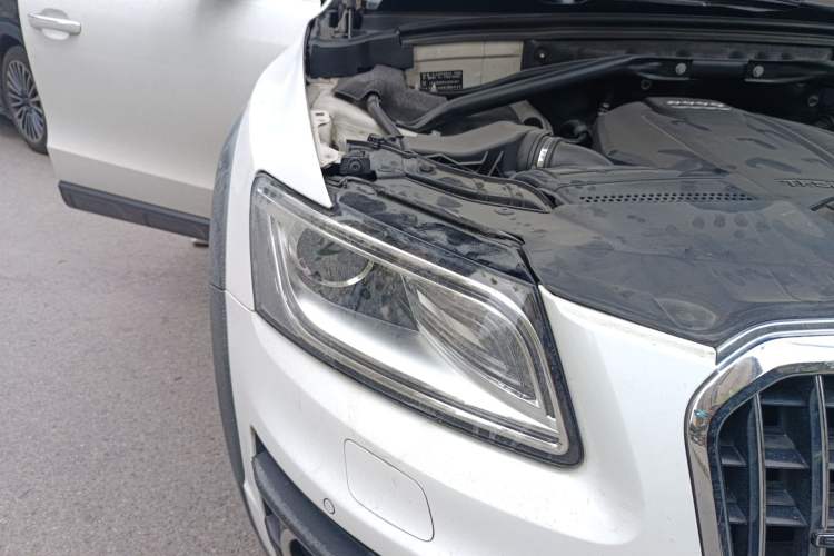 Used Audi Q5 2018 Collector's Edition 40 TFSI Technology Model Right Front Headlight