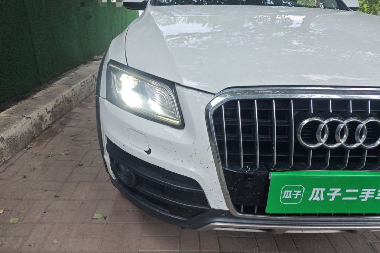 Used Audi Q5 2018 Collector's Edition 40 TFSI Technology Model Right Front Headlight