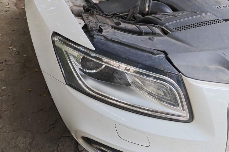 Used Audi Q5 2018 Collector's Edition 40 TFSI Technology Model Right Front Headlight