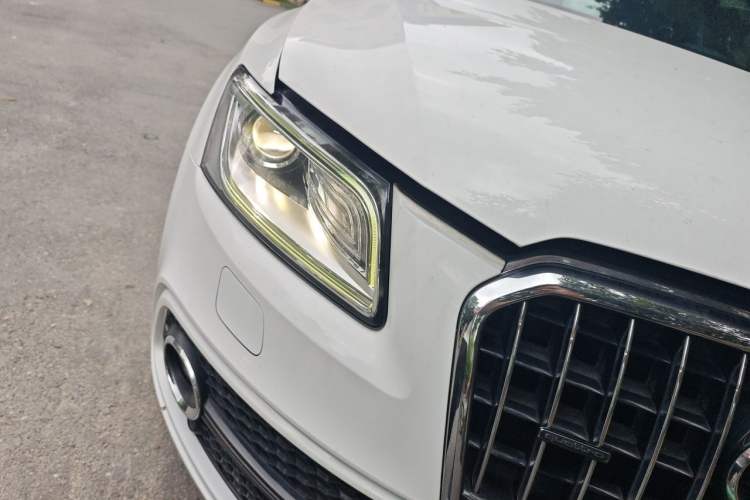Used Audi Q5 2018 Collector's Edition 40 TFSI Technology Model Right Front Headlight