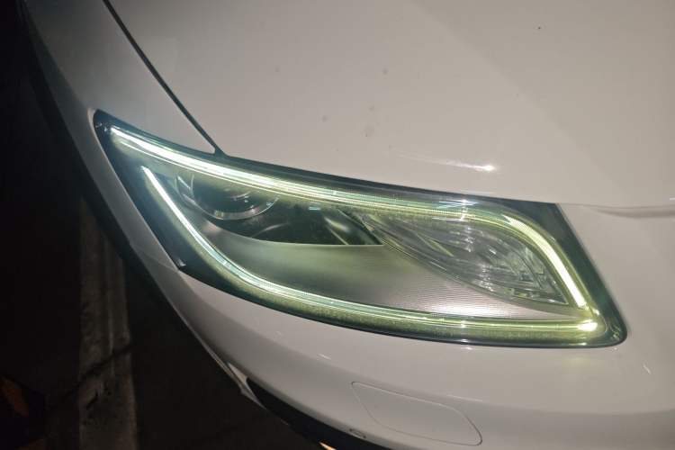 Used Audi Q5 2018 Collector's Edition 40 TFSI Technology Model Right Front Headlight