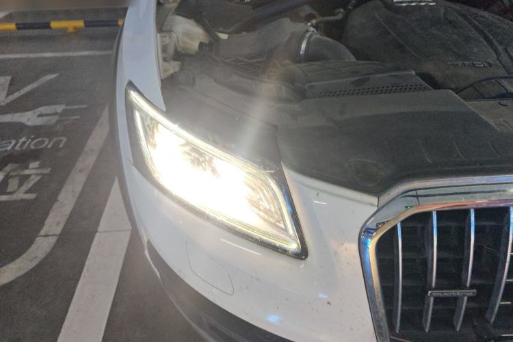 Used Audi Q5 2018 Collector's Edition 40 TFSI Technology Model Right Front Headlight
