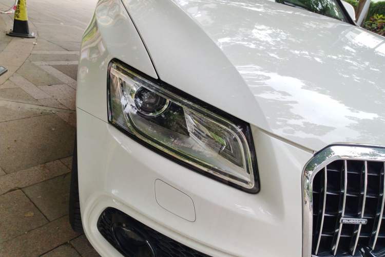 Used Audi Q5 2018 Collector's Edition 40 TFSI Technology Model Right Front Headlight