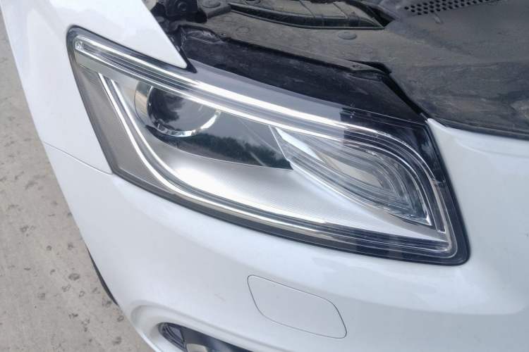 Used Audi Q5 2018 Collector's Edition 40 TFSI Ambition Model Right Front Headlight