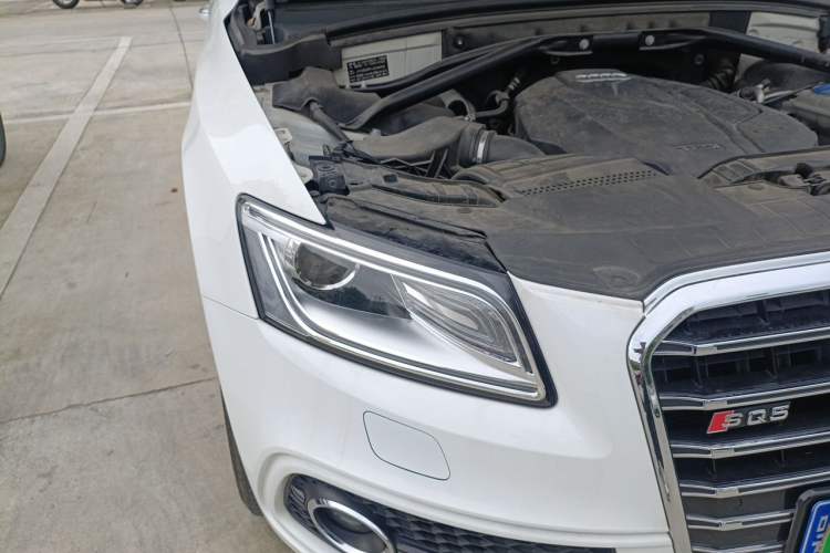 Used Audi Q5 2018 Collector's Edition 40 TFSI Ambition Model Right Front Headlight
