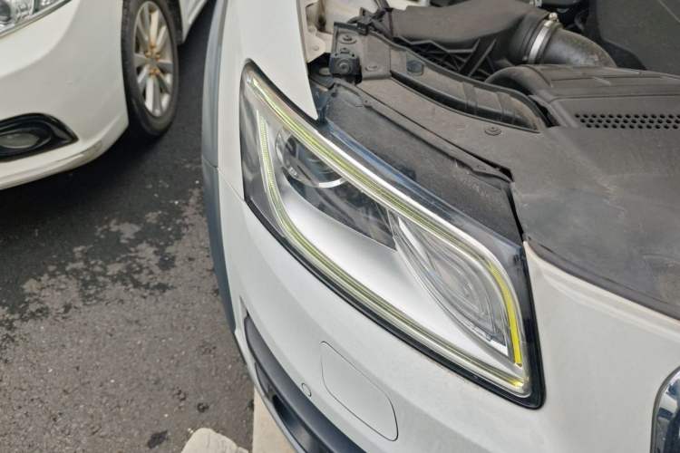 Used Audi Q5 2018 Collector's Edition 40 TFSI Technology Model Right Front Headlight