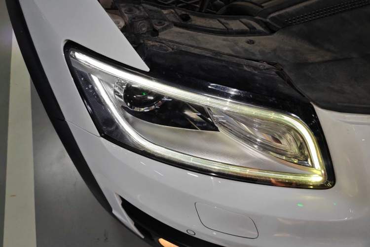 Used Audi Q5 2018 Collector's Edition 40 TFSI Technology Model Right Front Headlight