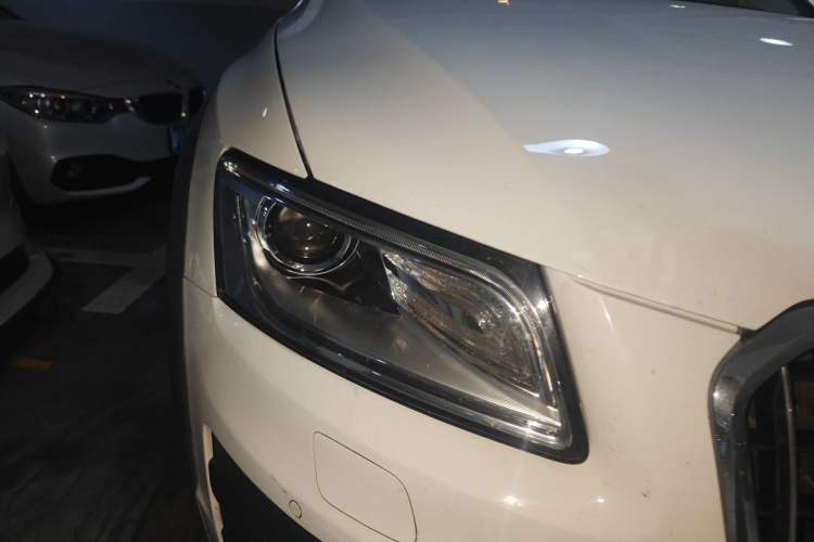 Used Audi Q5 2018 Collector's Edition 40 TFSI Technology Model Right Front Headlight