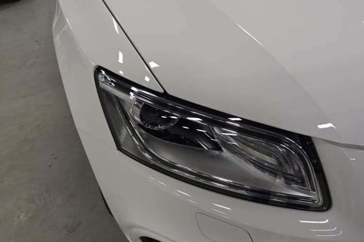 Used Audi Q5 2018 Collector's Edition 40 TFSI Technology Model Right Front Headlight