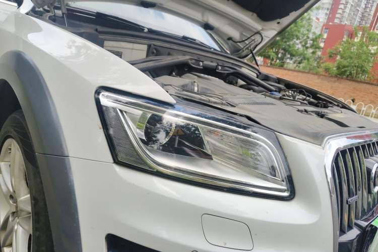 Used Audi Q5 2018 Collector's Edition 40 TFSI Technology Model Right Front Headlight