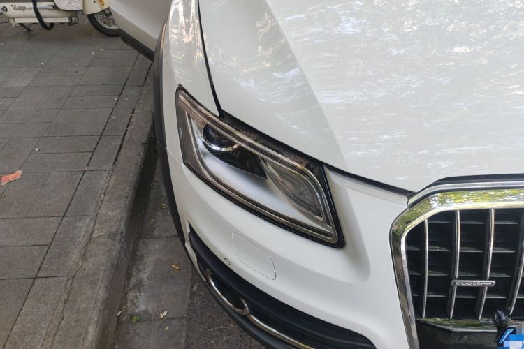 Used Audi Q5 2018 Collector's Edition 40 TFSI Technology Model Right Front Headlight