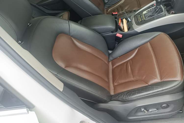 Used Audi Q5 2018 Collector's Edition 40 TFSI Ambition Model Right Front Seat