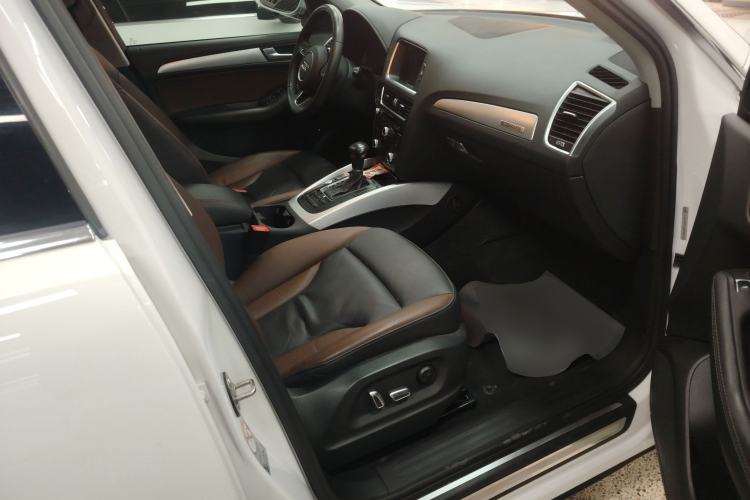 Used Audi Q5 2018 Collector's Edition 40 TFSI Technology Model Right Front Seat