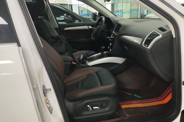 Used Audi Q5 2018 Collector's Edition 40 TFSI Technology Model Right Front Seat
