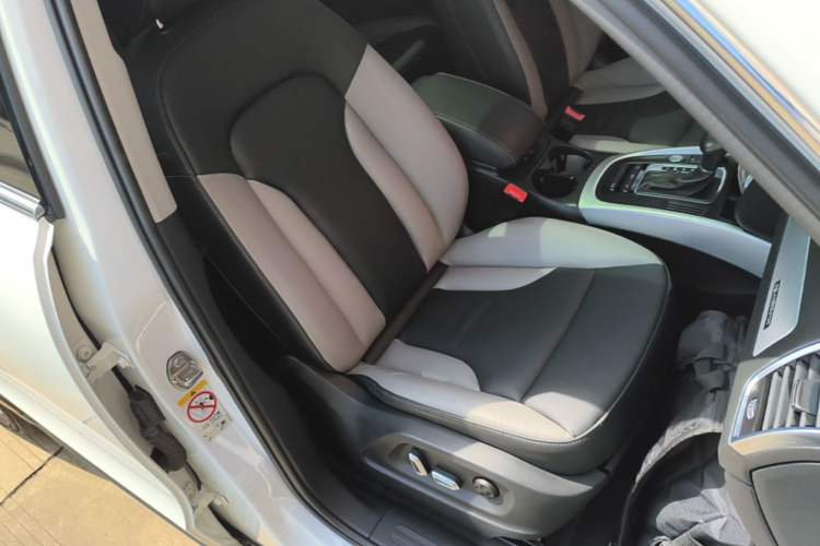 Used Audi Q5 2018 Collector's Edition 40 TFSI Technology Model Right Front Seat