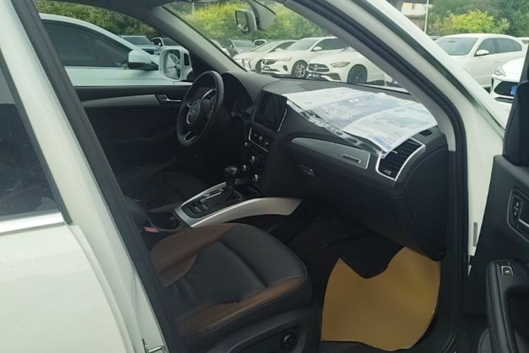Used Audi Q5 2018 Collector's Edition 40 TFSI Technology Model Right Front Seat