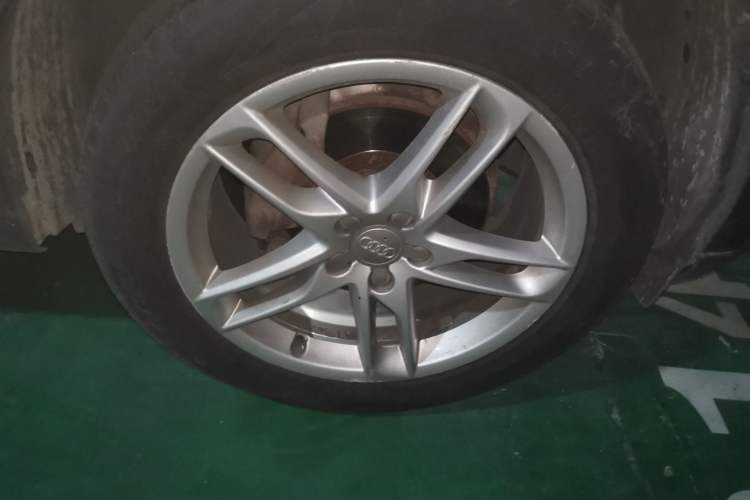 Used Audi Q5 2018 Collector's Edition 40 TFSI Technology Model Right Front Wheel Hub