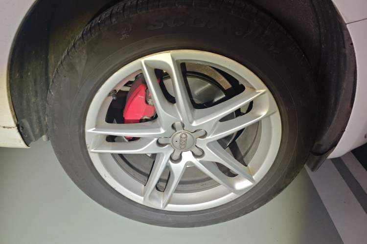 Used Audi Q5 2018 Collector's Edition 40 TFSI Technology Model Right Front Wheel Hub