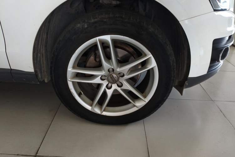 Used Audi Q5 2018 Collector's Edition 40 TFSI Technology Model Right Front Wheel Hub