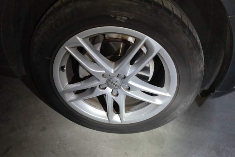 Used Audi Q5 2018 Collector's Edition 40 TFSI Technology Model Right Front Wheel Hub