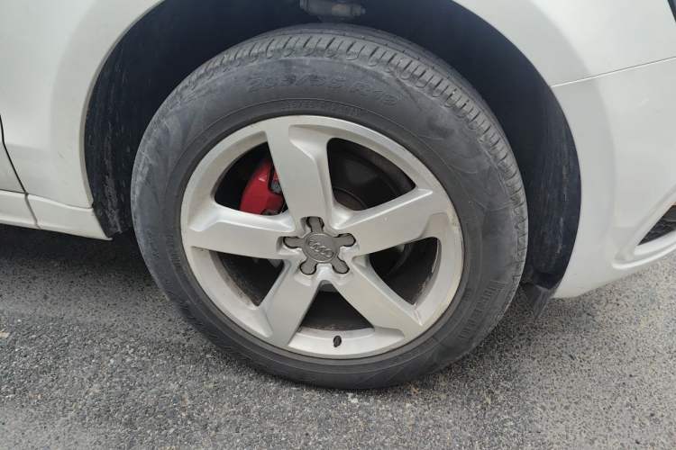 Used Audi Q5 2018 Collector's Edition 40 TFSI Ambition Model Right Front Wheel Hub